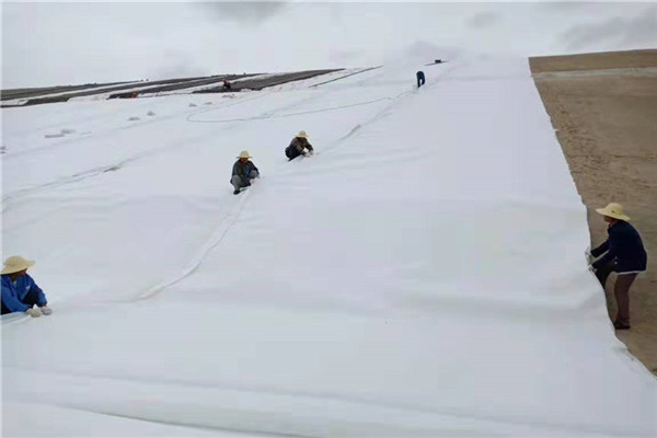 破損的土工布怎樣修補最好呢？